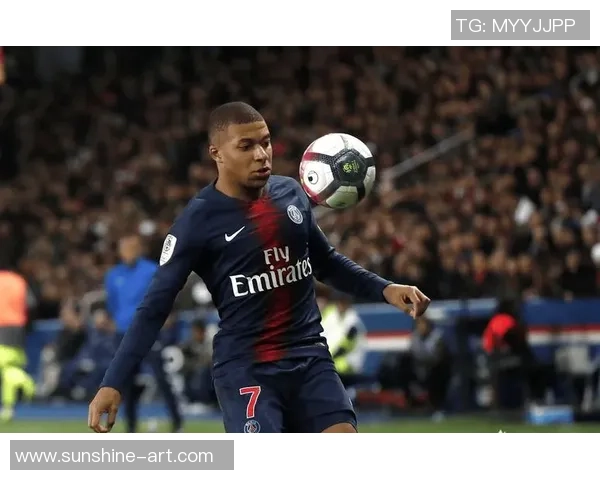 11号足球球星精彩瞬间集锦，展现速度与技巧的完美结合