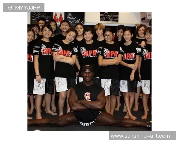 光头黑人足球球星赛场风采与传奇人生故事全面解读 光头黑人足球球星赛场风采与传奇人生故事全面解读