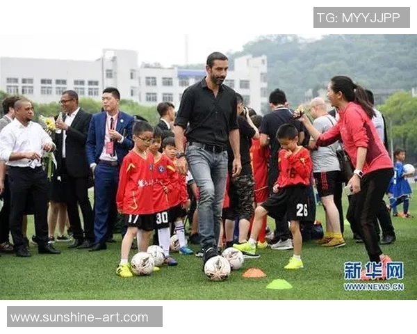 球星亲自下场推销足球引爆球迷热情掀起运动装备购买狂潮 球星亲自下场推销足球引爆球迷热情掀起运动装备购买狂潮